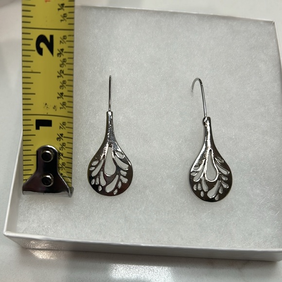 Silver drop earrings NWOT - never worn - Picture 2 of 2
